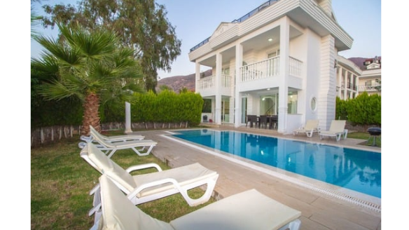 أفضل شركات تسخين حمامات السباحة: أيهما أفضل المضخة الحرارية أم سخان الغاز في مصر